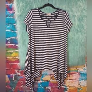 Umgee USA Navy Blue White Striped Asymmetrical V-Neck Short Sleeve Shirt Size M